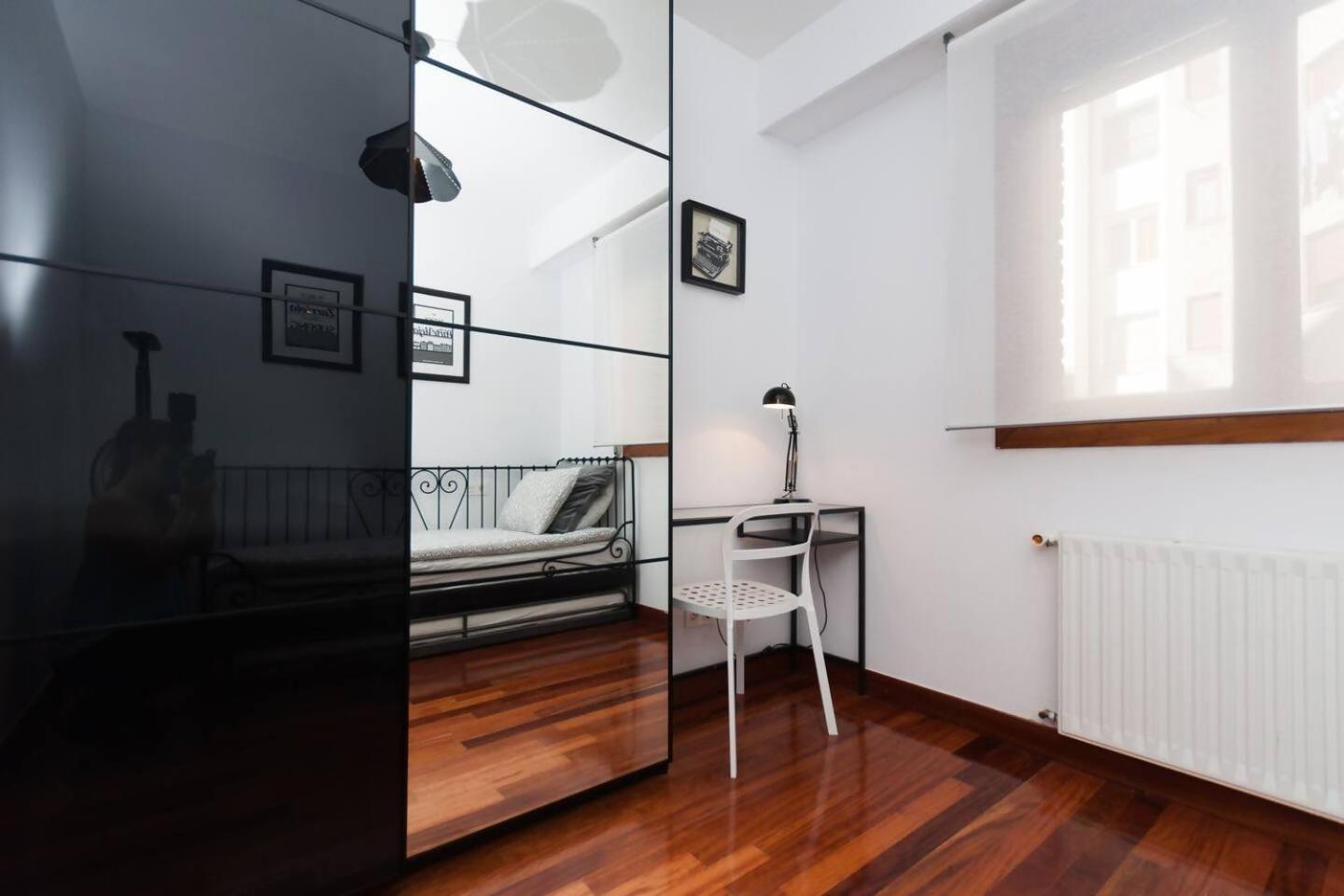 Apartamento Con Parking Privado Cerca De Zurriola San Sebastián Eksteriør billede
