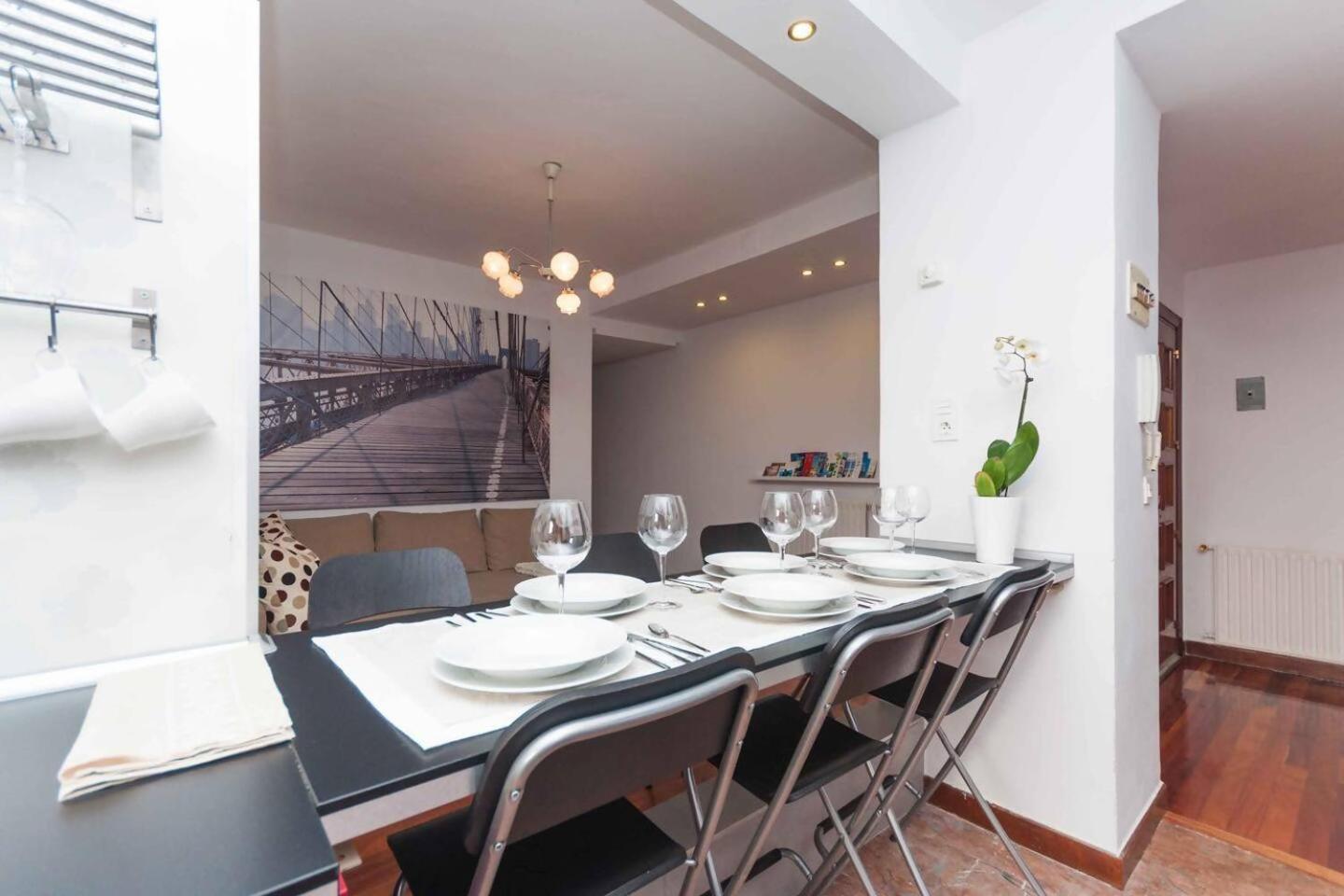 Apartamento Con Parking Privado Cerca De Zurriola San Sebastián Eksteriør billede